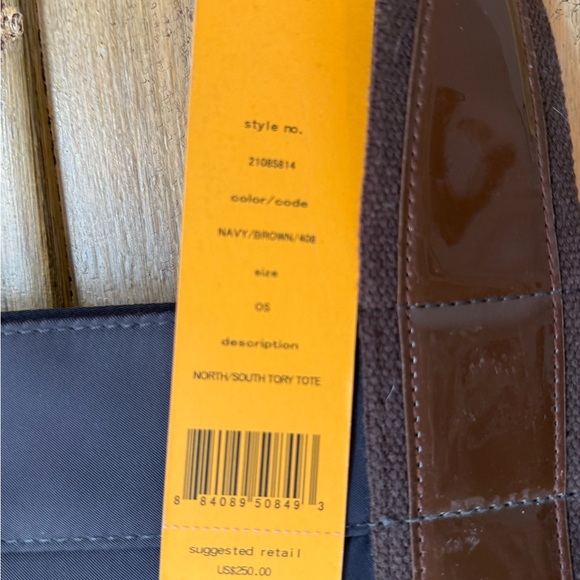 Tory Burch-  North South Tory tote navy and brown patent bag - Picture 4 of 5